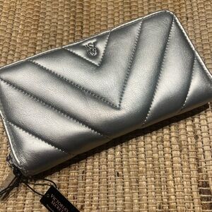 🦃Victoria's Secret Metallic Silver Wallet